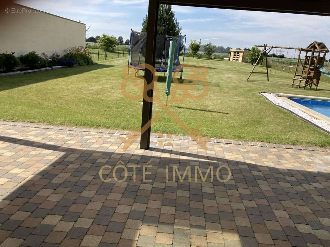 Autre à FRESNES-LES-MONTAUBAN