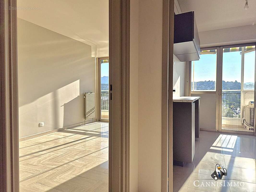 NEW! MANDELIEU MARINA Adresse Exclusive 3p rénové cave et parking - photo 10