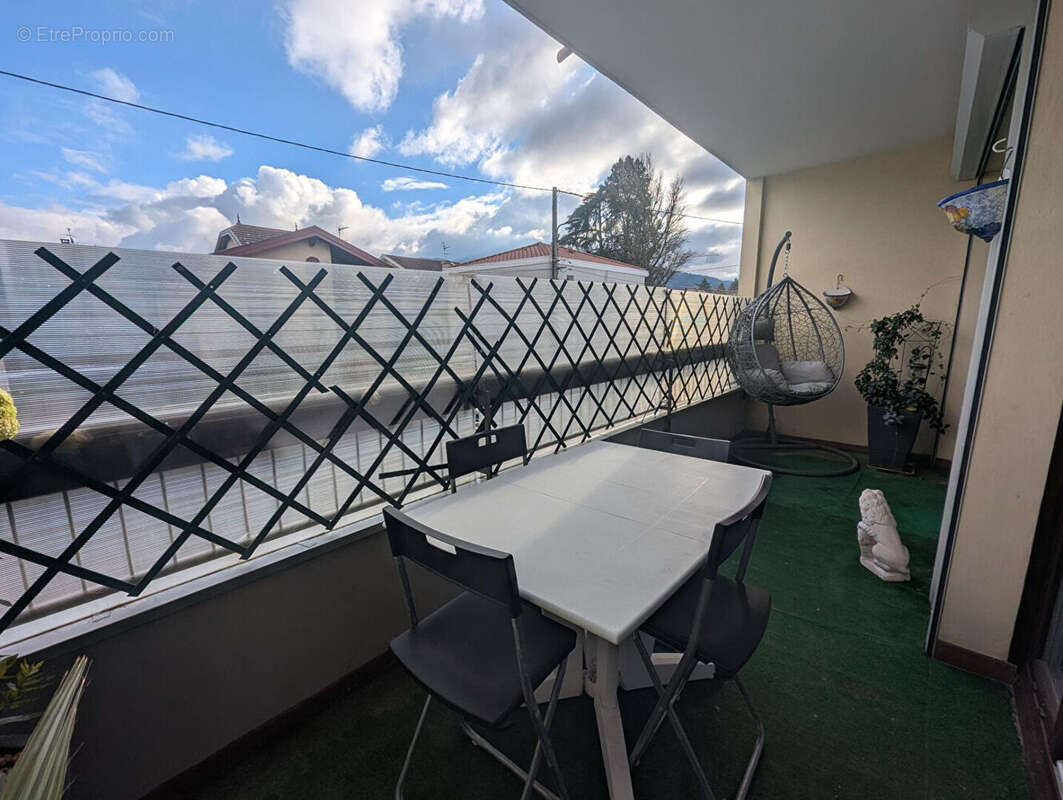 Appartement à SAINT-MARTIN-D'HERES