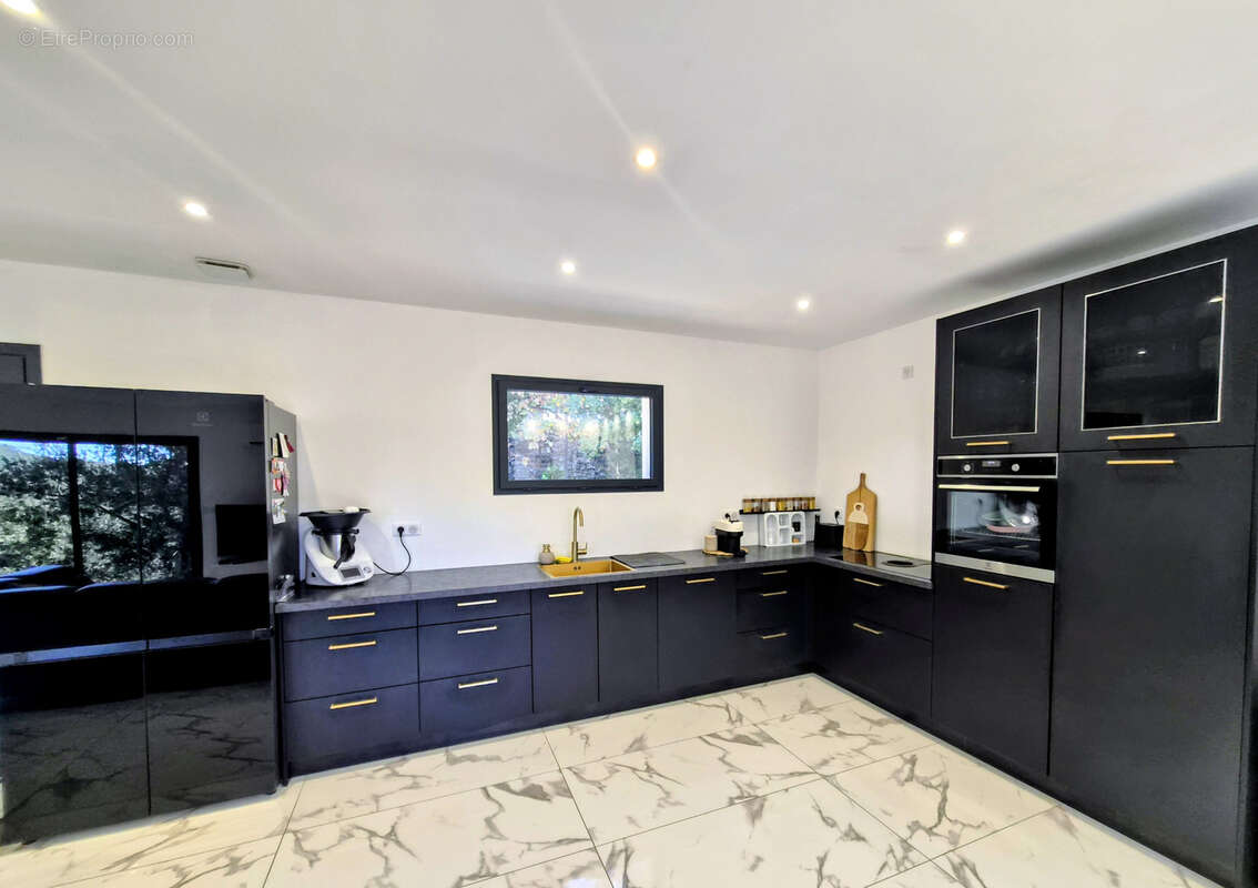 Maison à FLASSANS-SUR-ISSOLE