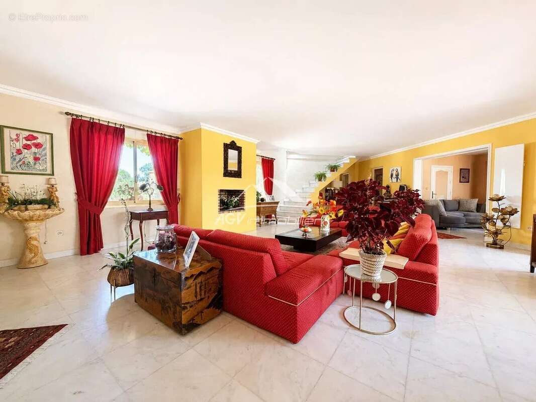 Villa Ribaute-les-Tavernes 230 m² habitables sur 9700 m² de terrain - photo 4