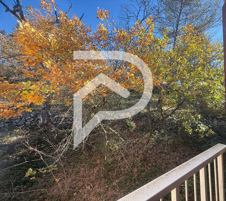 Appartement à GREOUX-LES-BAINS