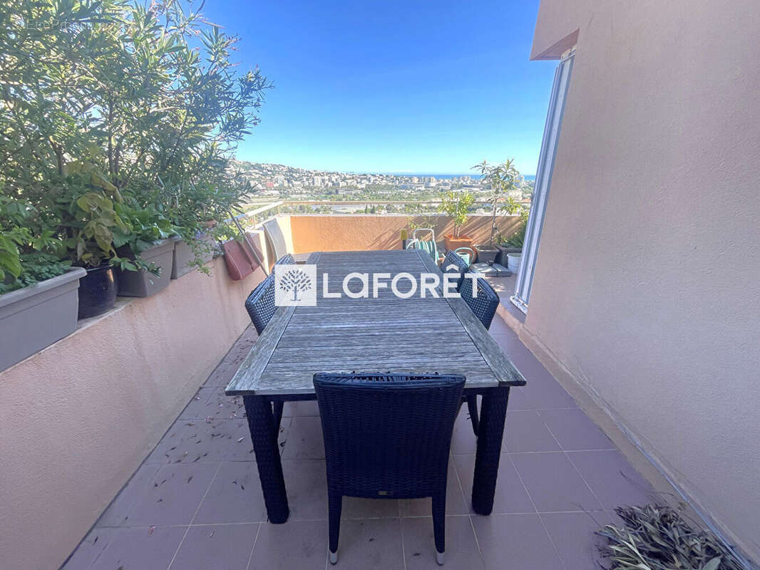 Appartement à SAINT-LAURENT-DU-VAR