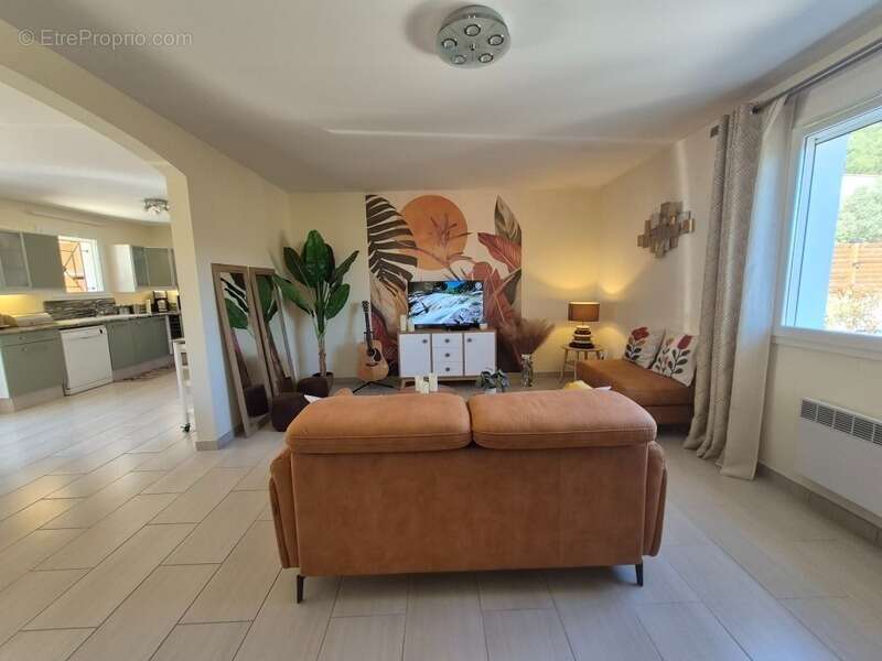 Maison à SOLLIES-VILLE