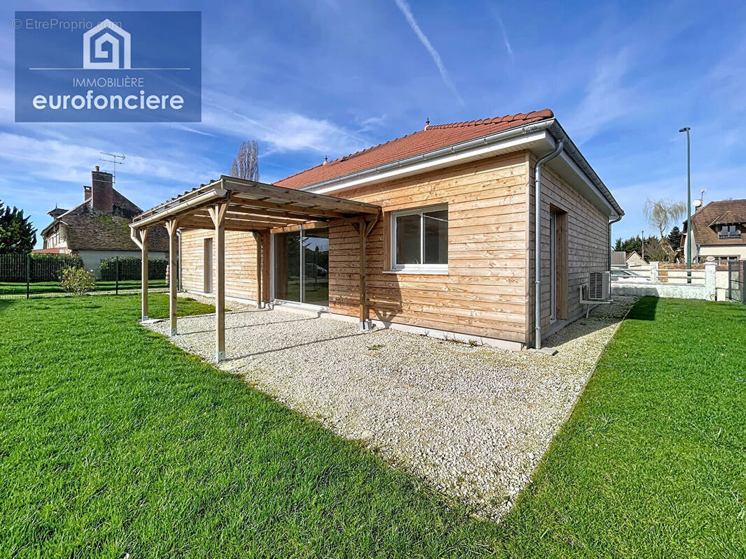 Maison à COURTERANGES