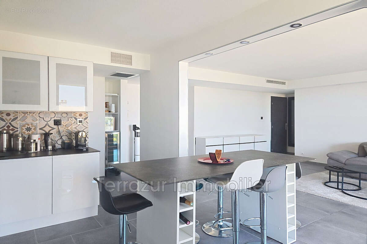 Appartement 57 m² à Antibes  - photo 3