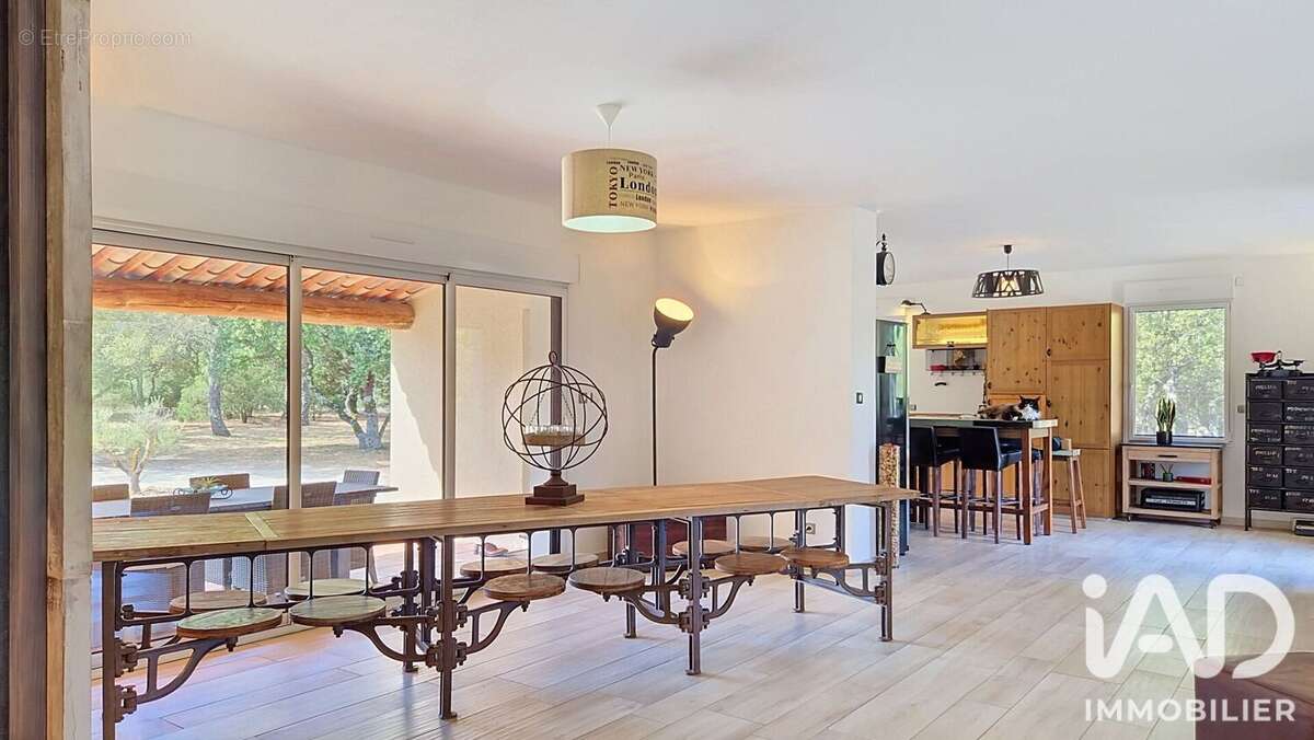 Maison 250 m² à Venasque  - photo 6