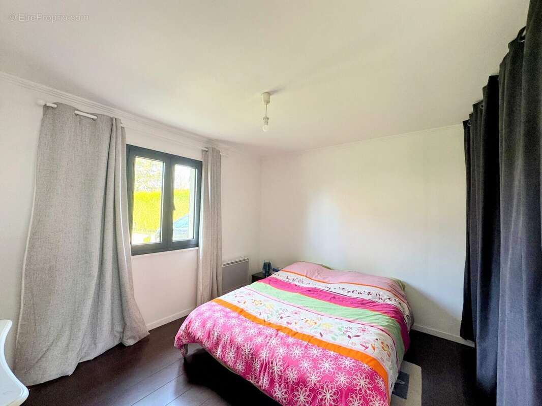 Maison à LE MESNIL-SAINT-DENIS