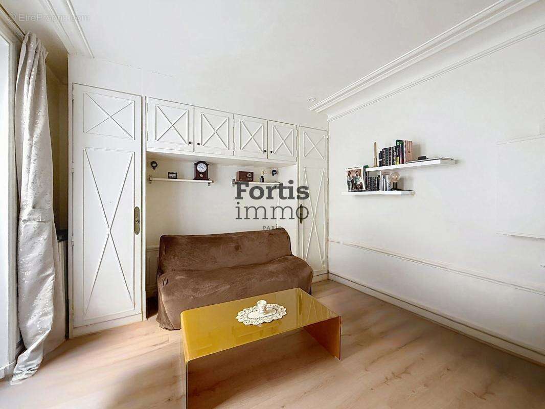 Appartement à PARIS-1E