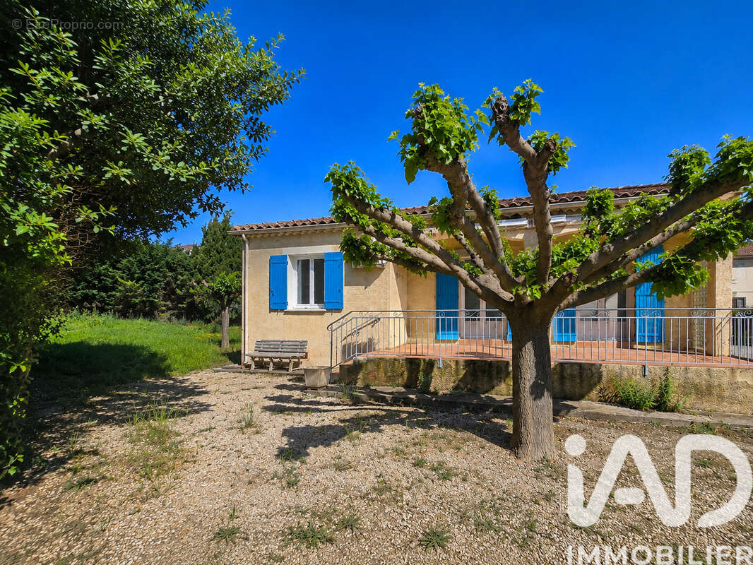 Photo 2 - Maison à LAUDUN-L'ARDOISE
