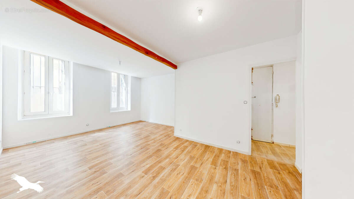 A VENDRE - Marseille 13005, Rue Ferrari - Appartement à vendre - T3 - 63 m² avec extérieur de 23 m², garage et cave de 33 m² - photo 5