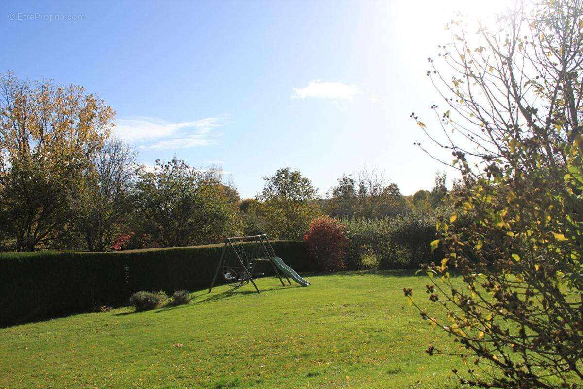 Maison à LA CELLE-LES-BORDES