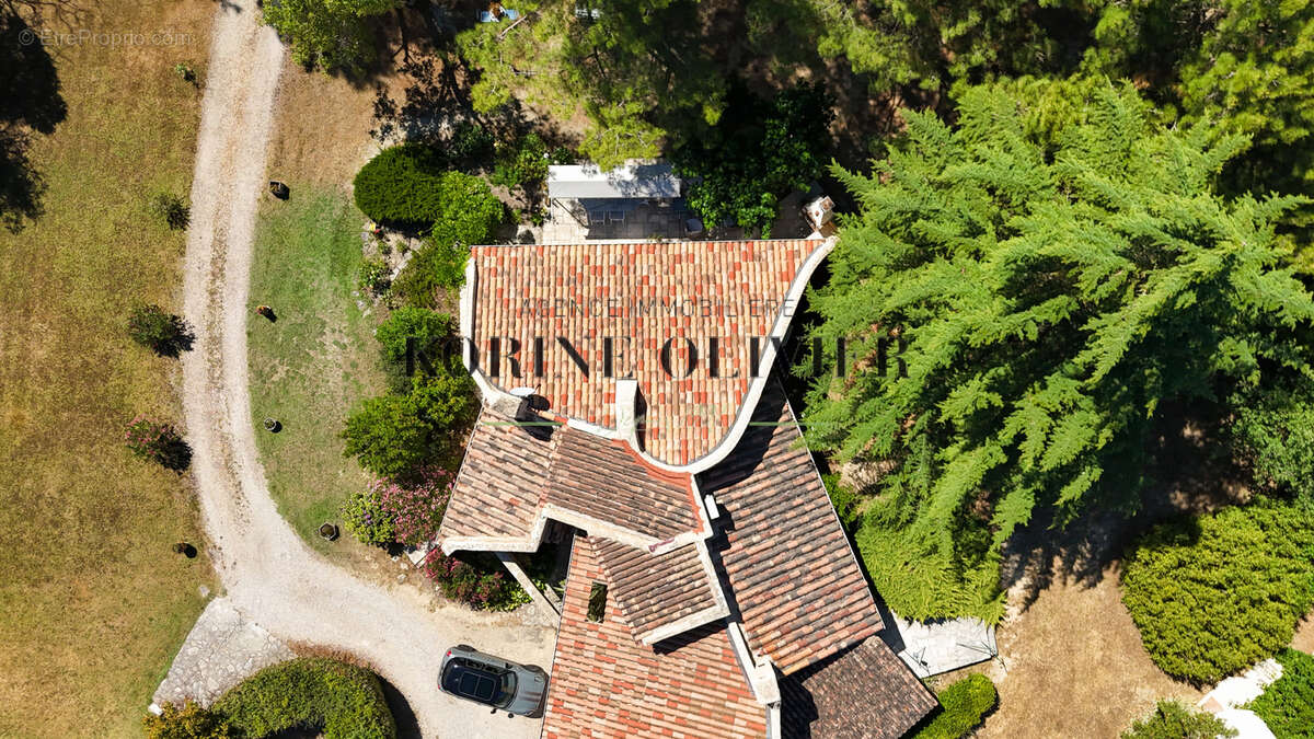 Maison à LE PUY-SAINTE-REPARADE