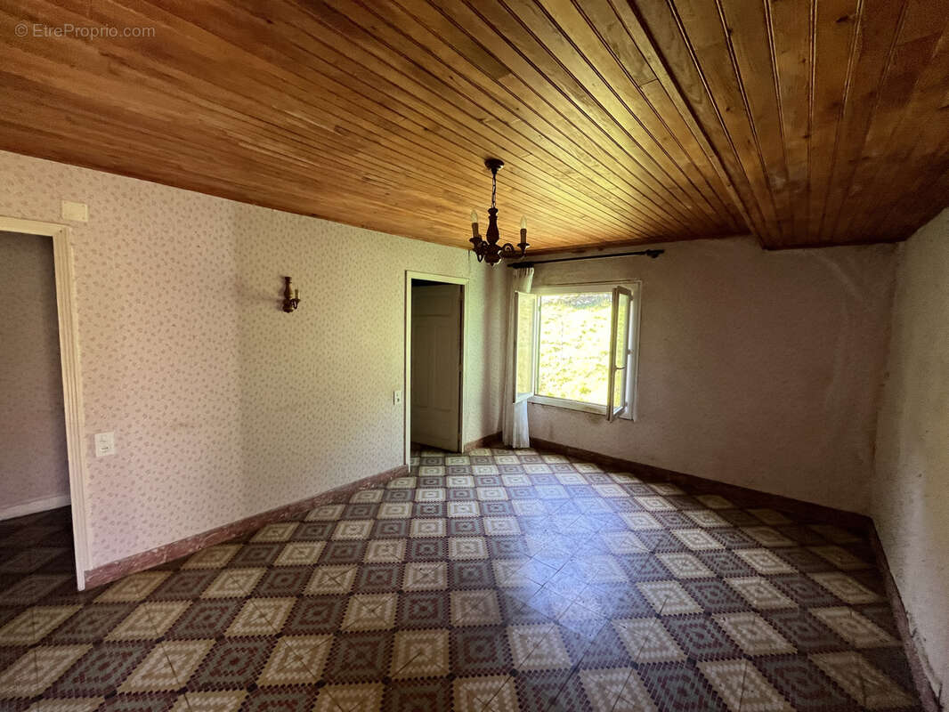 Maison à CASTANET-LE-HAUT