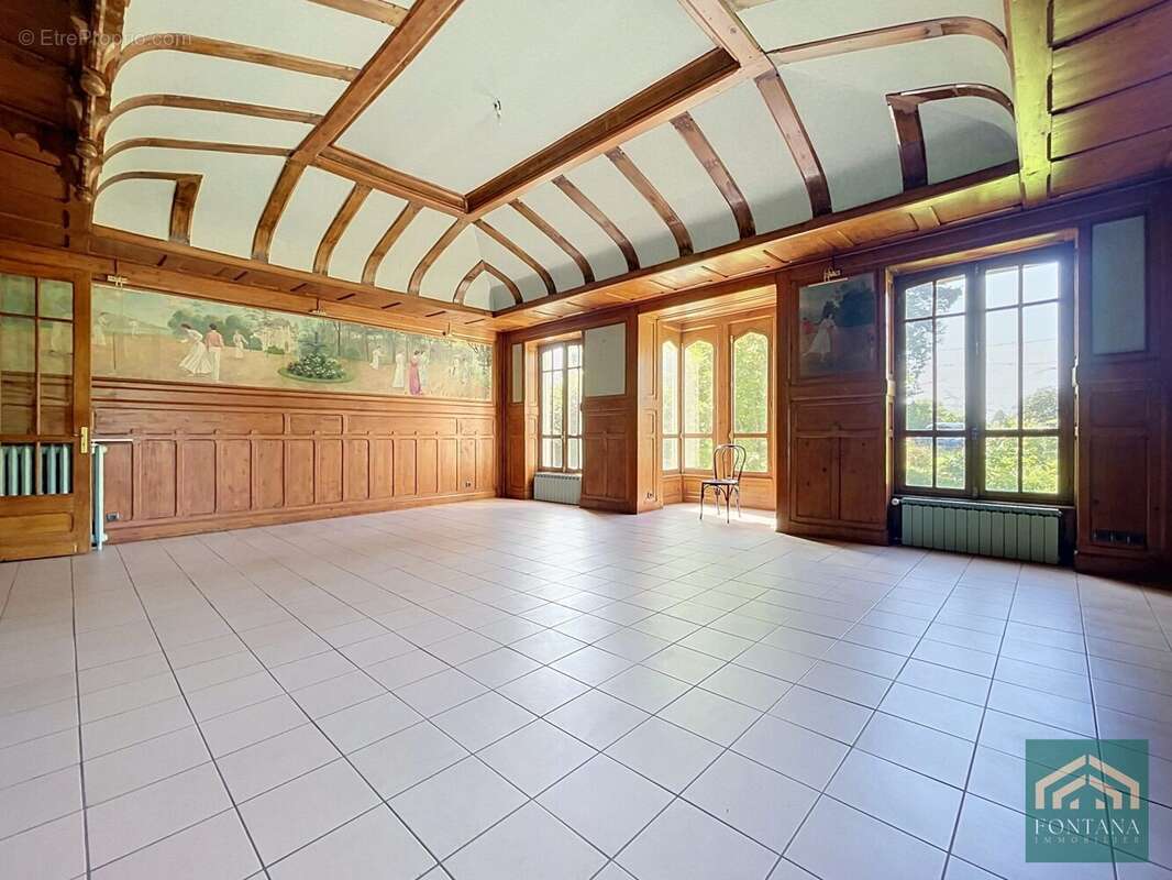 564 m² à Thiers  - photo 4