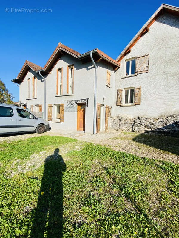 Maison à ENTRE-DEUX-GUIERS