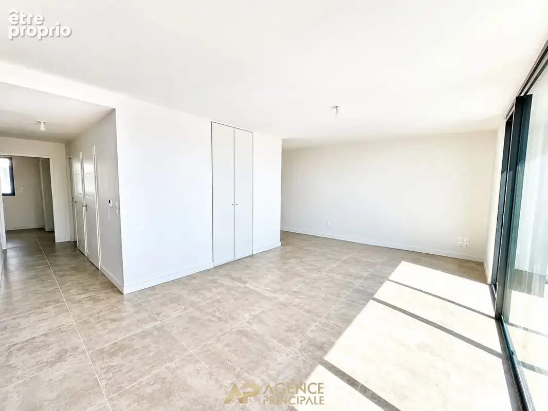 Appartement Type 4 / Terrasse / Parking / Cave - proche mer - La Rochelle - photo 4