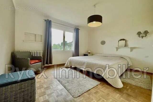 Maison 168 m² à Saint-Saturnin-Les-Apt  - photo 9