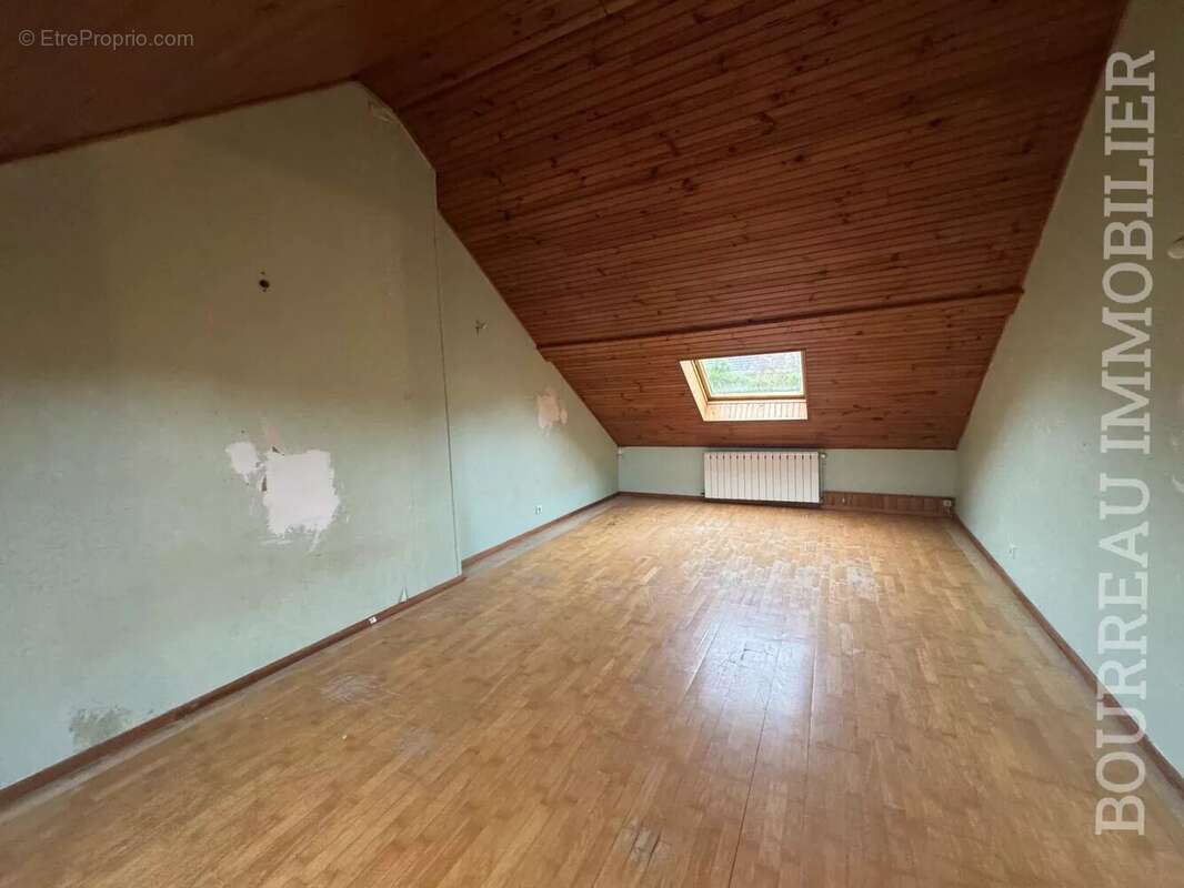 Maison à LA CELLE-SAINT-CYR