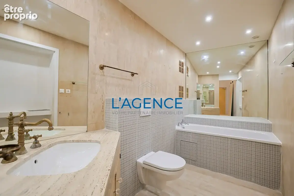 Exceptionnel Chateaubriand grand T4 de 115 m2 avec jardin au calme absolu. - photo 14