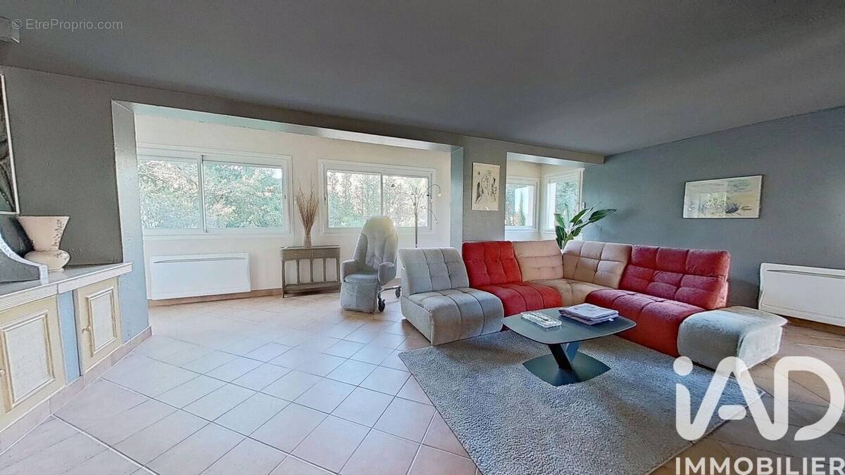 Photo 1 - Maison à ROQUEBRUNE-SUR-ARGENS