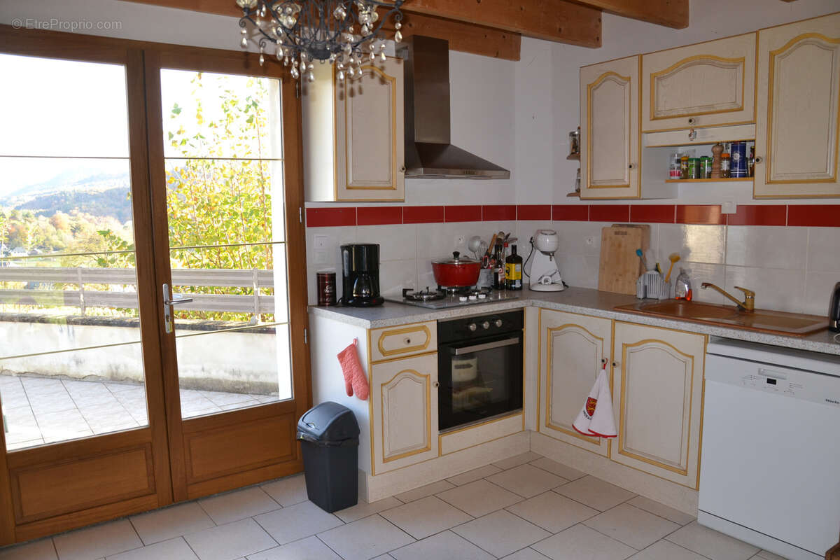 Maison à SAINT-SAUVES-D'AUVERGNE