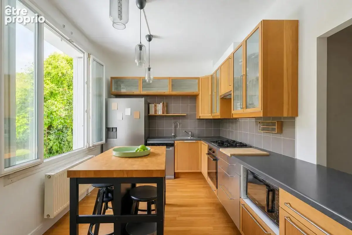 Maison 7 pièces 127 m² à Gagny avec piscine, jardin et parkings - photo 4
