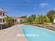 Maison à SAINT-HILAIRE-DE-CHALEONS