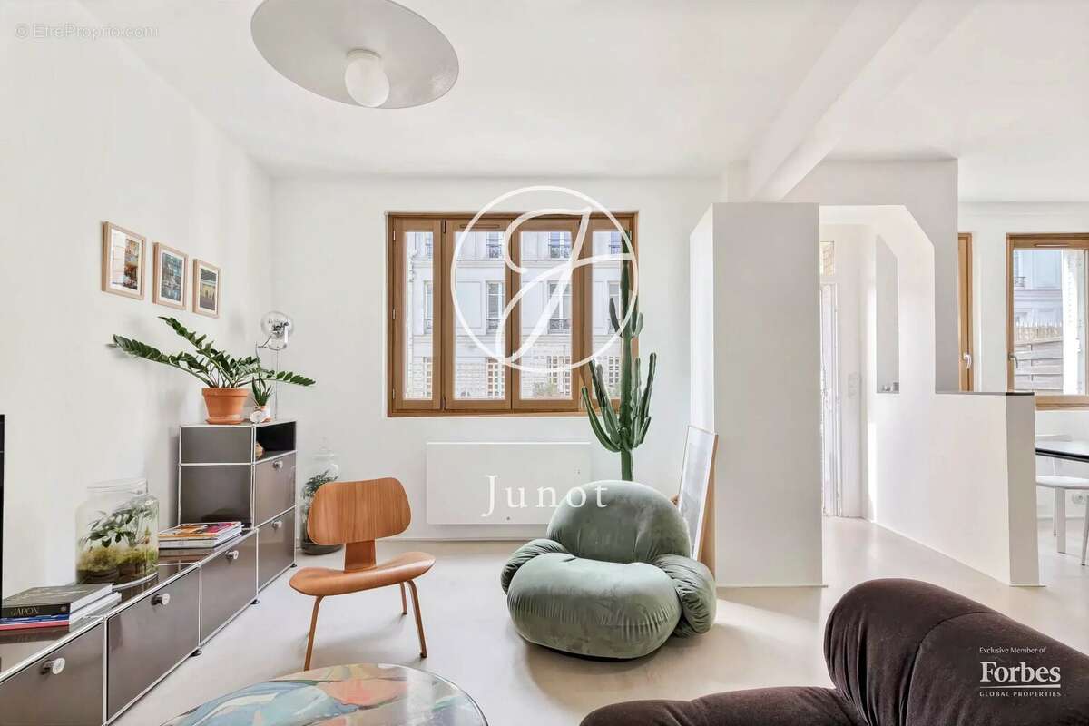 Paris 18e - MONTMARTRE / HAUT LEPIC - Appartement comme une maison - 3 pièces - 68,52m² Carrez - 72,81m² au sol - Terrasse 15,80 - photo 10