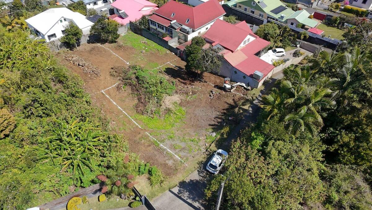 Terrain à LE TAMPON