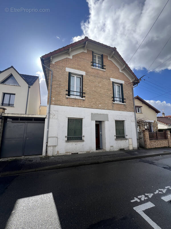 Appartement à SARTROUVILLE
