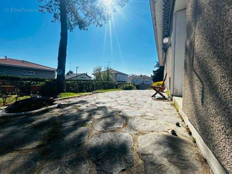 Maison 158 m², terrasse exposee sud, terrain clos de 593 m², 4 chambres, garage, cave, pompe a chaleur, panneaux solaires, charp - photo 10