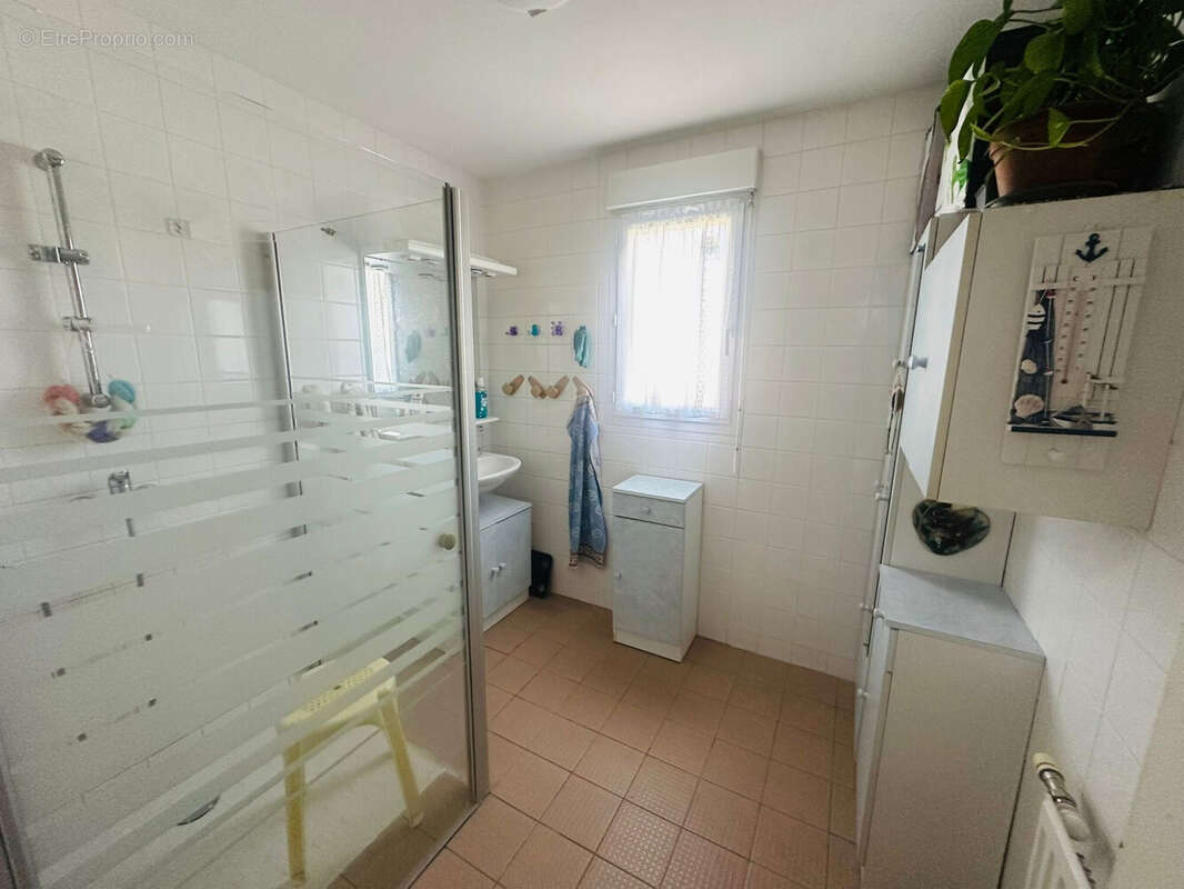 Salle d'eau - Appartement à LA MEZIERE