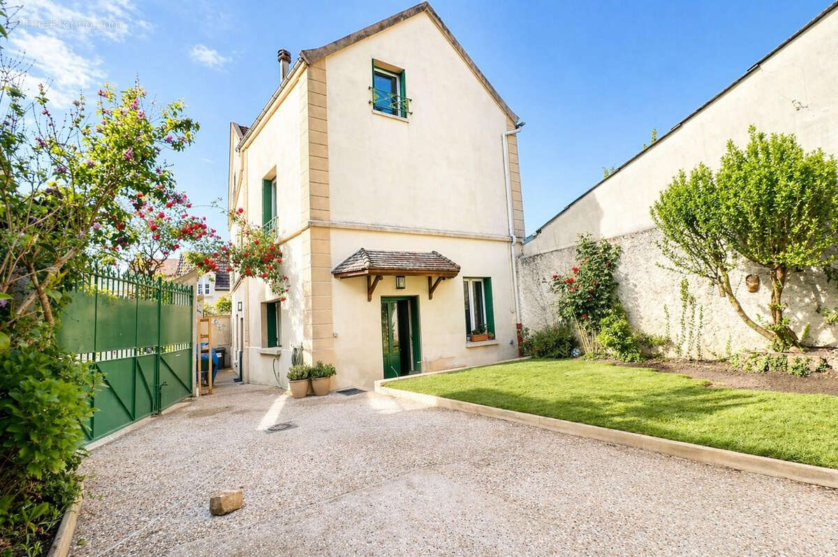 Maison à MAREIL-MARLY
