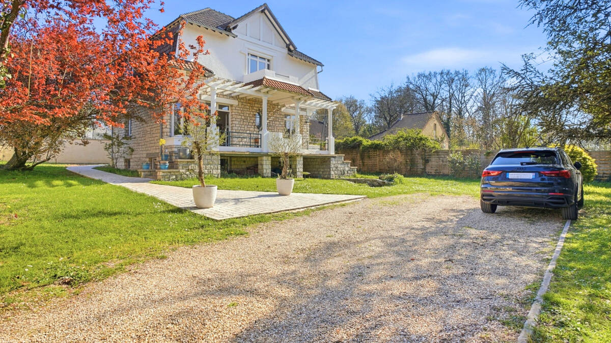 Maison à VULAINES-SUR-SEINE