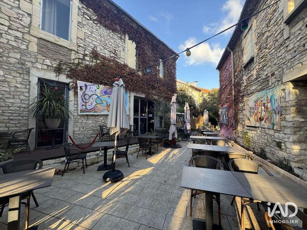 Photo 2 - Commerce à NIMES