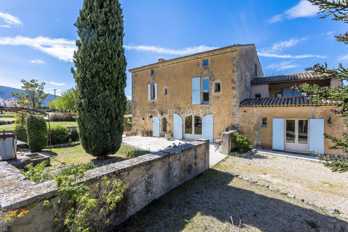 Bastide 18e Siècle Bonnieux façade Sud - Maison à BONNIEUX