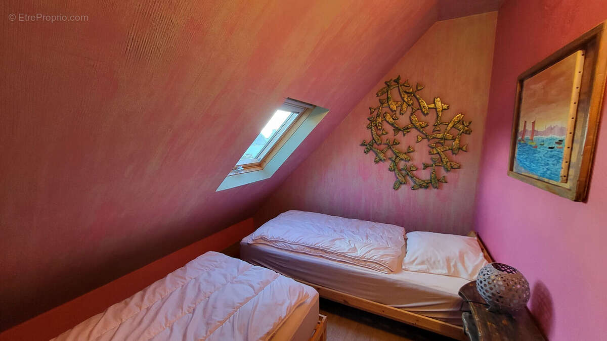 Maison à vendre à Le Palais : 4 chambres, calme et proximité des commodités - photo 8