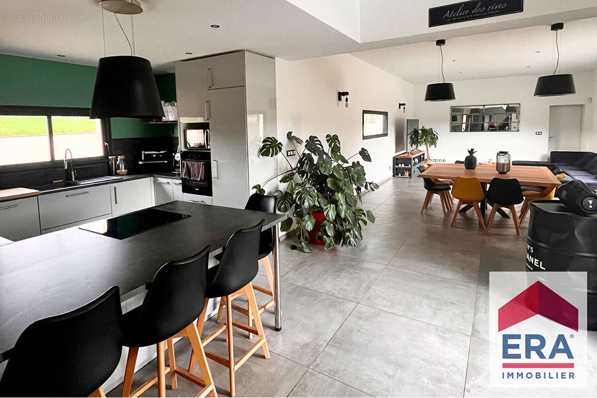 Maison à LES GRANGES-GONTARDES