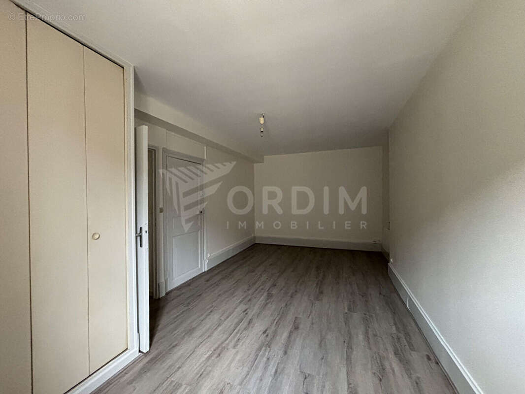 Appartement à EPINEUIL