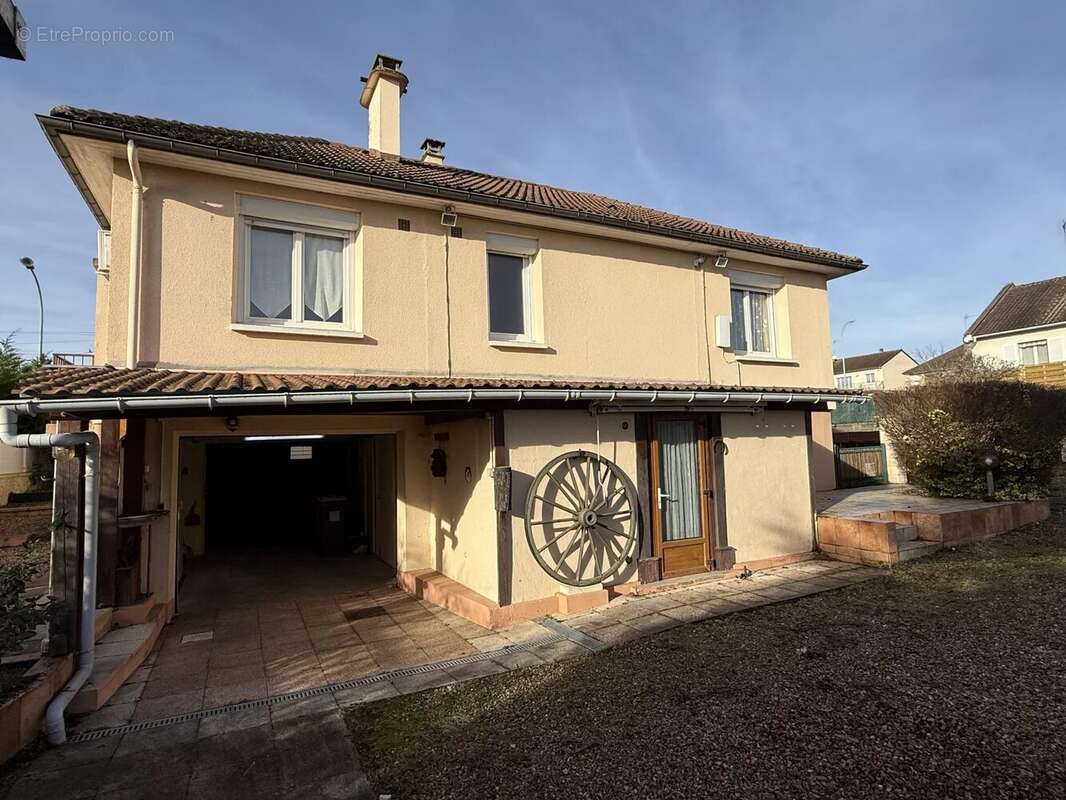 Maison à SAINT-JULIEN-DU-SAULT