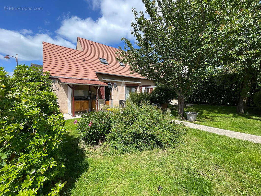Maison à CHEVRY-COSSIGNY