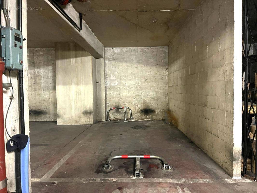 Parking à PARIS-10E