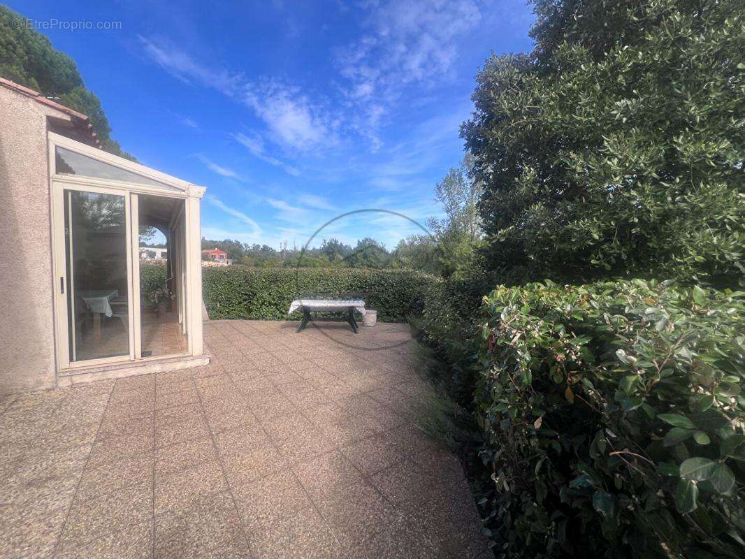 Maison à SAINT-SAUVEUR-DE-CRUZIERES