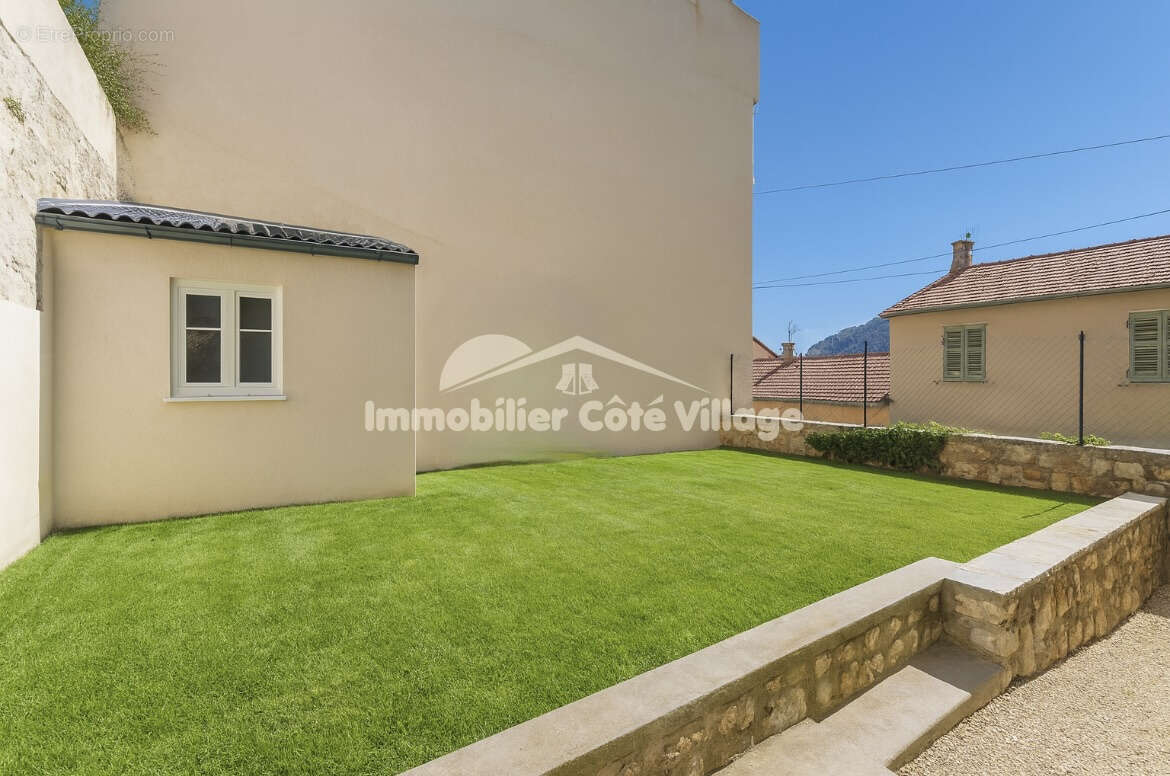 Appartement à LA TURBIE