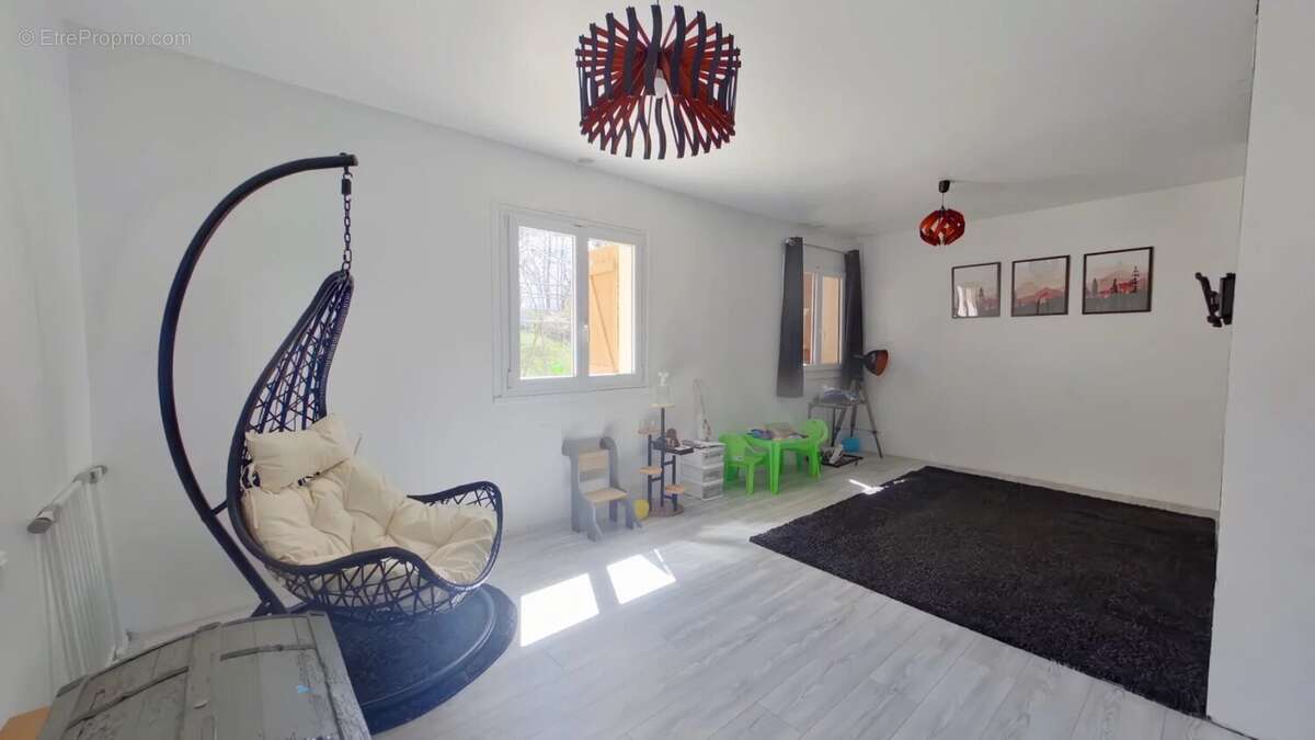Maison individuelle avec belle superficie et parcelle - photo 5
