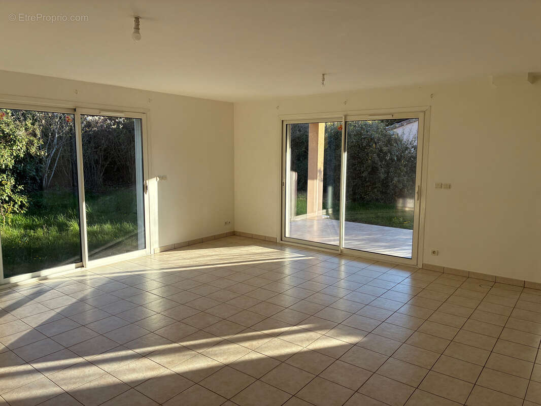 Belle maison de plain-pied avec jardin - photo 3