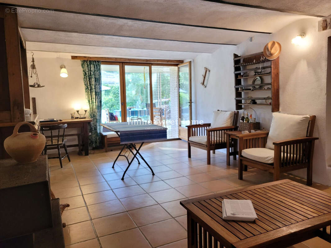 Maison à LA ROCHETTE-DU-BUIS