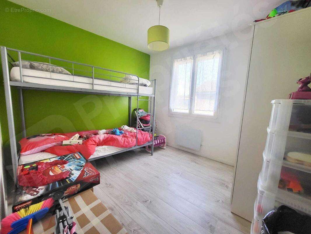 Maison plan-pied, 3 pièces, double garage et cour - photo 7