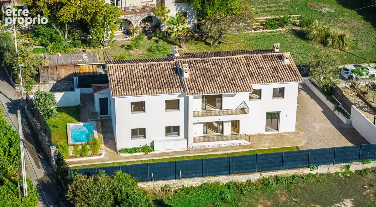 Maison entièrement rénovée avec piscine, à 200 m du village - photo 1